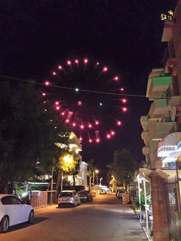 Hotel Penny Римини Экстерьер фото